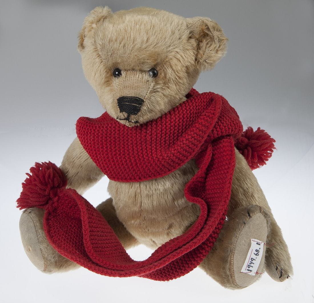 A teddy bear toy